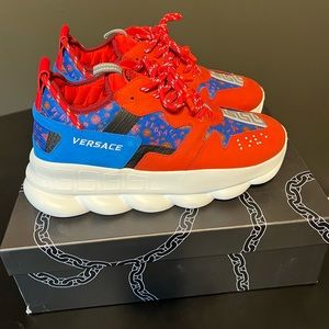 Versace Chain Reaction Size 10 US/ Size 43 EU
Chunky Medallion